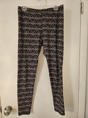 French Laundry Black and Tan Geometric Stretch Leggings